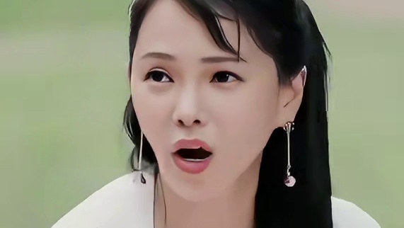 她在闹，他在笑