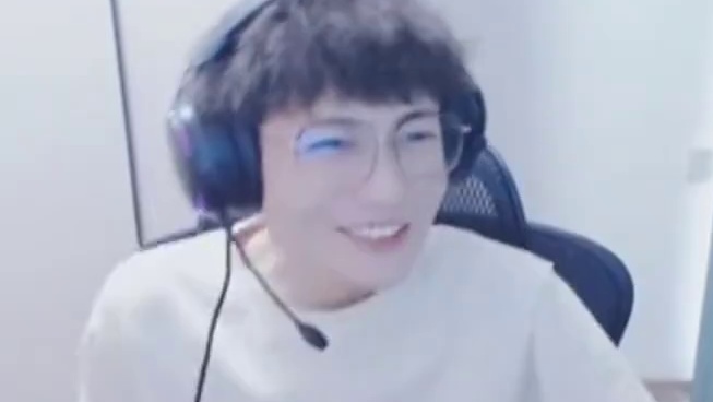 孤狼这波穿烟真帅啊
