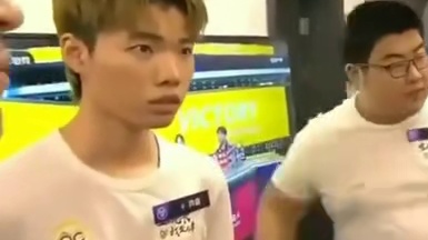 小胖为什么要抖边看老队长