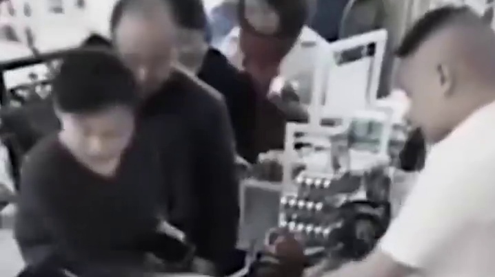 看明白了 必须为“暴脾气”的收银员点赞