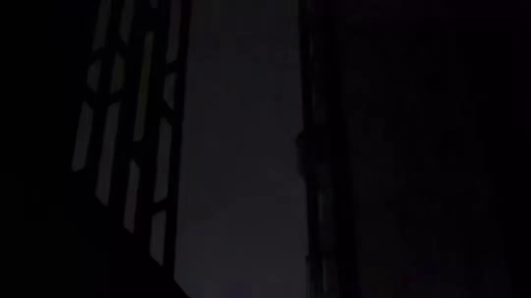 大暴雨停电了