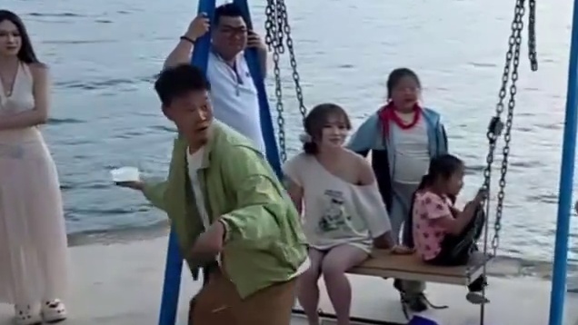 你小子偷亲