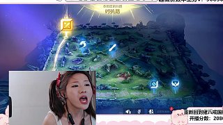 激動(dòng)扭動(dòng)顯大肚子