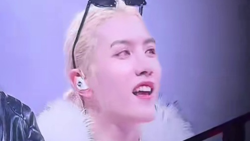 我们是万能人！所有人心在一起！目标进鸟巢！