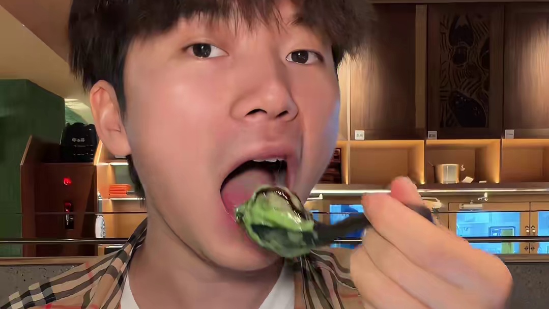 欢迎收看00后裸辞不上班！在长沙的干饭vlog！今天吃到了一顿很鲜美的云南菌子火锅