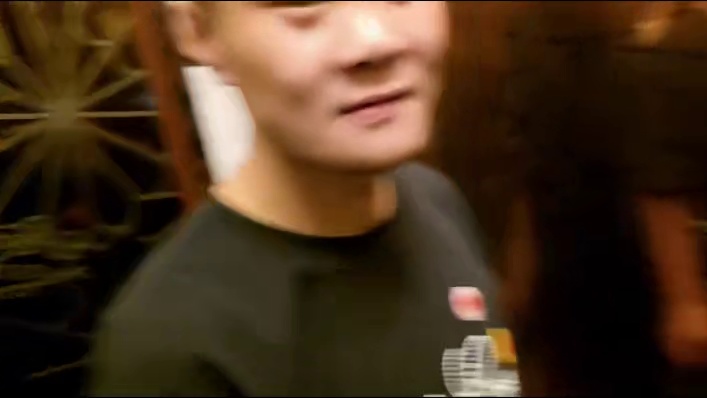 怎么连吃带拿的