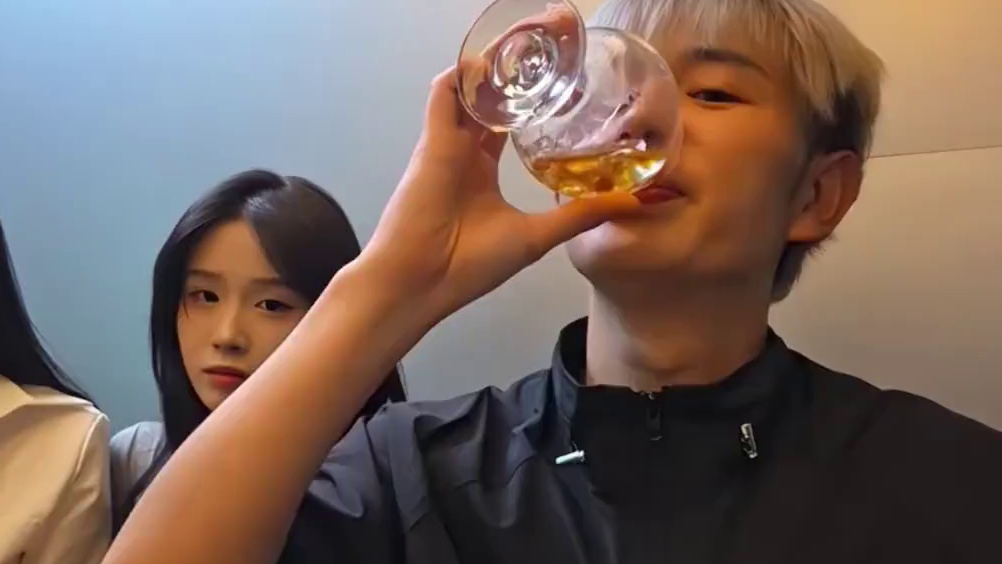 “谎言不会伤人，真相才是快刀！”
