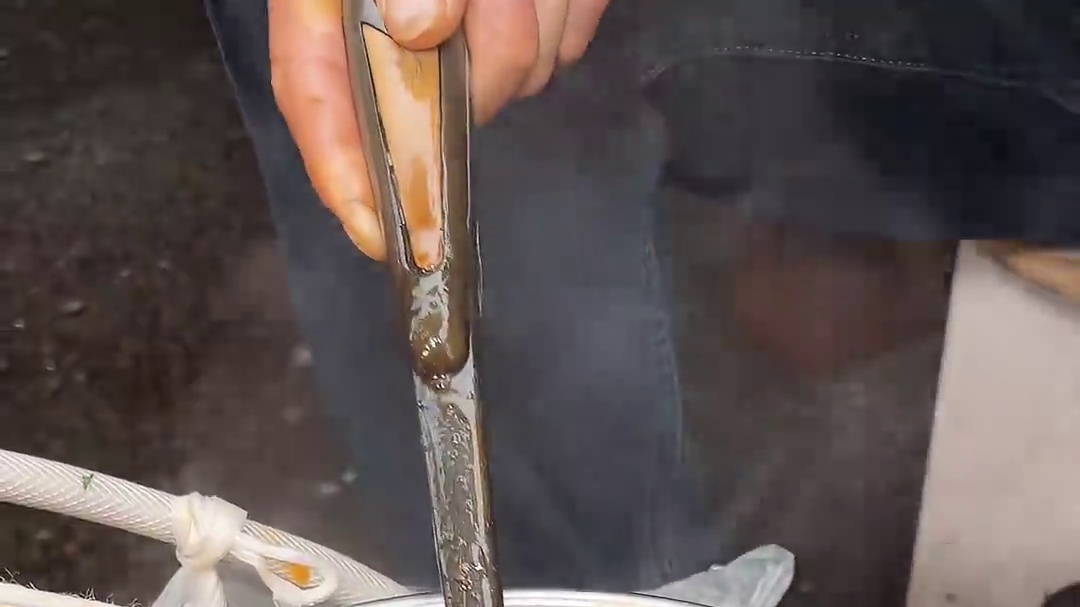 重庆街头挑挑肥肠，35元一份，第一次见肥肠还可以和黄豆一起做