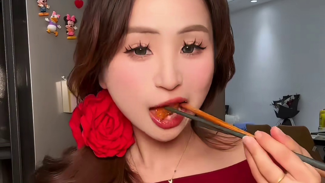 一排一排的吃美食拼盘