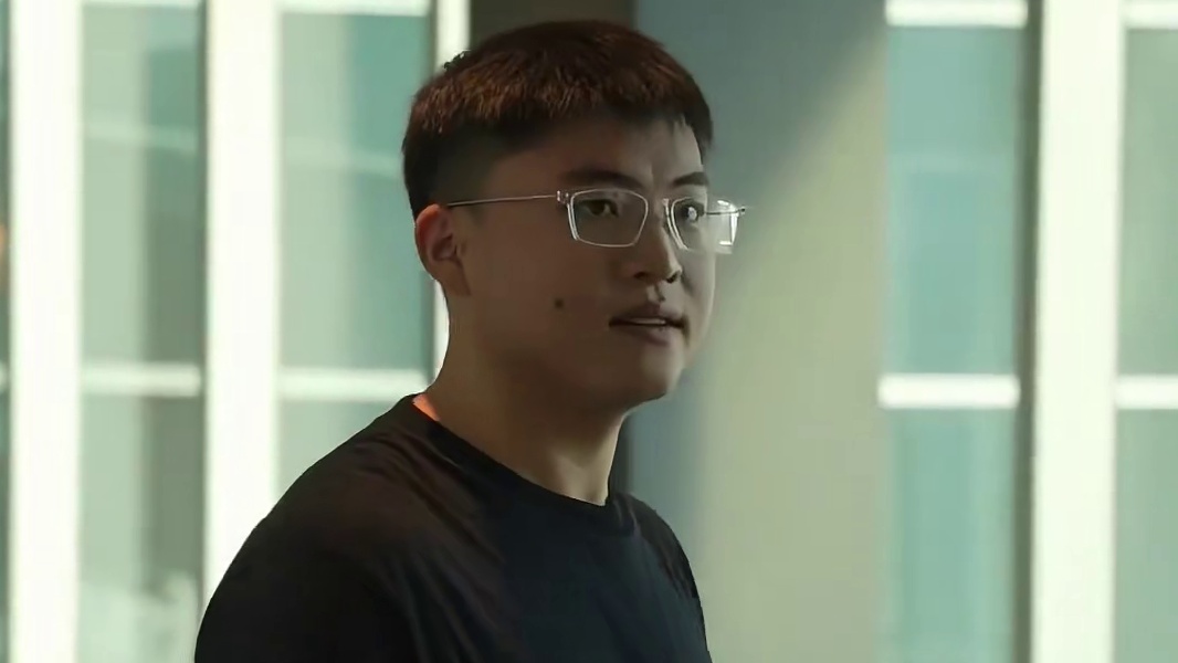 和小明出去吃个饭，还碰到熟人了，你们认识不