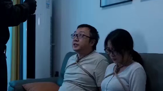绑架现场画风跑偏，绝迹一心只想送走情人