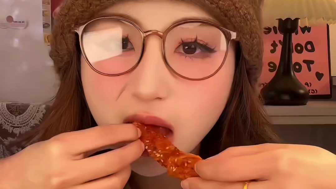 两只手都给吃黑了