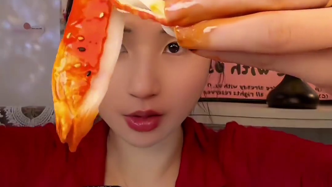 吃的满嘴都是酱汁