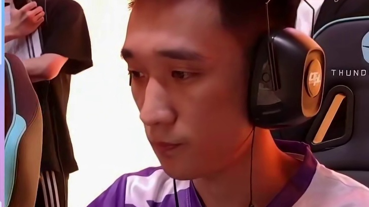 白老板谈白鲨训练赛挺猛 唯一一次输就是输给拥有林威的情久，但是是雨墨狙神发挥了。#果皇与Linw转会