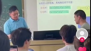 學生課上情緒失控狂喊殺殺殺