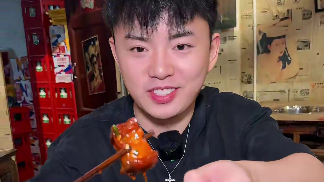 在宜宾开启全新口福，现卤肉串配上手工鲜牛肉，老手艺加上新吃法，没想到连炒饭都能如此惊艳！
