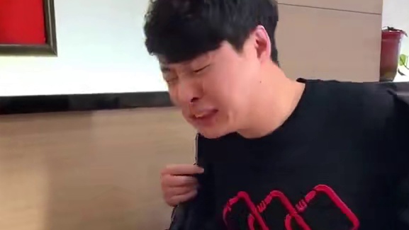 这东北小伙咋晒这么黑呢？