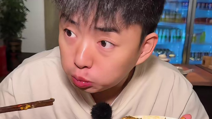 谁懂在贵阳3天胖5斤是什么体验！酸辣香浓的糟辣椒配上猛火爆炒的锅气，感受地道黔菜的碳水杀伤。