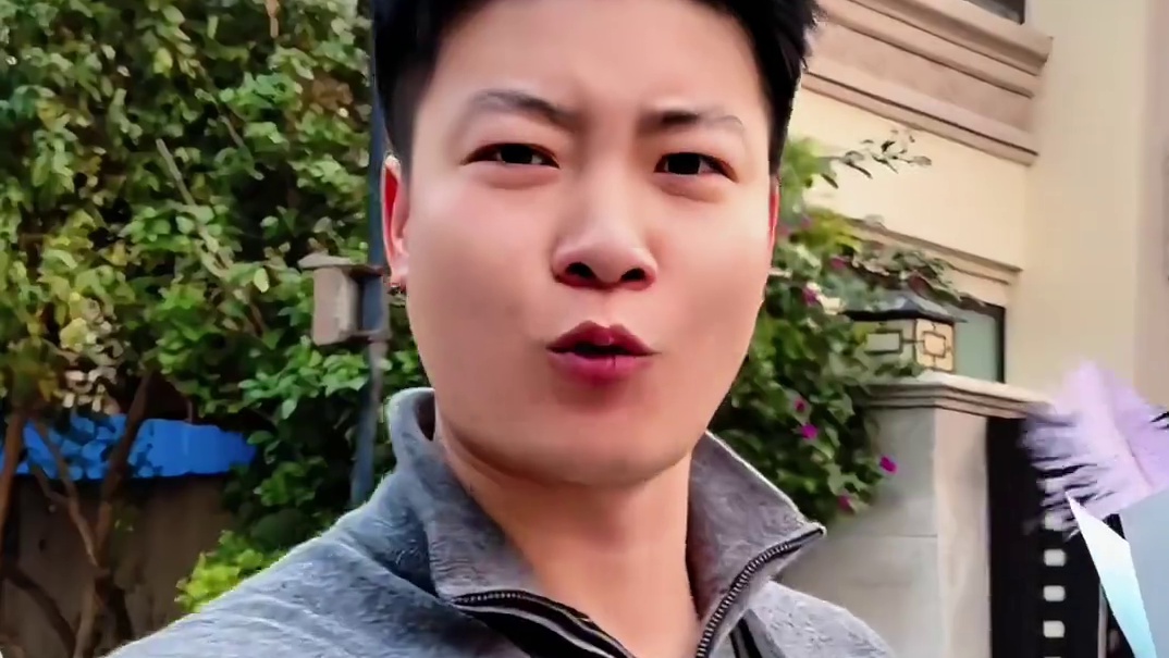 真正的“养马人”，随便拎一只马都吓人！！！