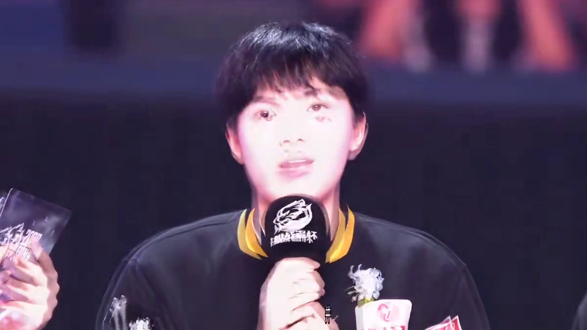 久诚看着清清夺冠终于释怀了