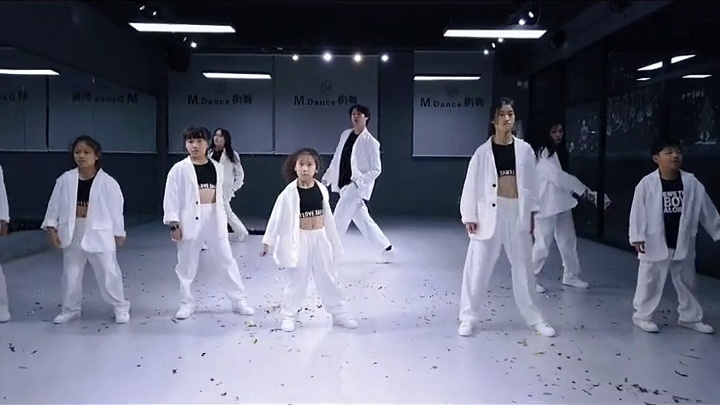 #舞大师最强新人 #开原街舞爵士舞 #舞蹈季 开原M.Dance街舞少年团！这音乐，爱了！