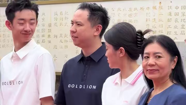 吴宜泽 肖国栋 白雨露现身圆明园公益活动