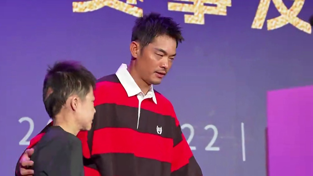 礼尚往来！林丹叔叔（划掉）哥哥给轩轩两兄妹