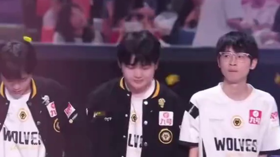 1-3绝境翻盘！狼队十