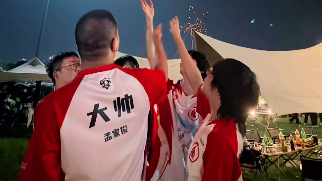 团结就是最好的夺冠利器 谢谢他们没放弃 谢谢他们继续相信自己 
只能说感谢现役 感谢ag的现役 感谢