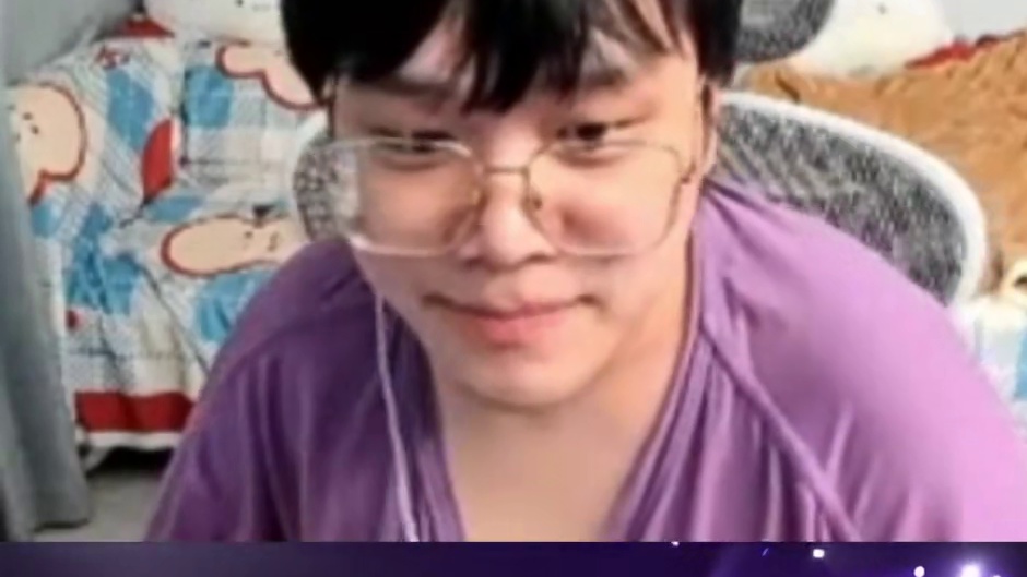 自责捶桌时 是不是都忘记自己有手伤了 加油！大明星！