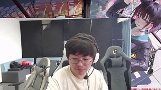 在二次元壁紙前說別來來是