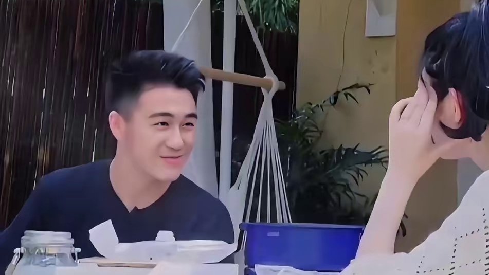 当何猷君调侃妹妹