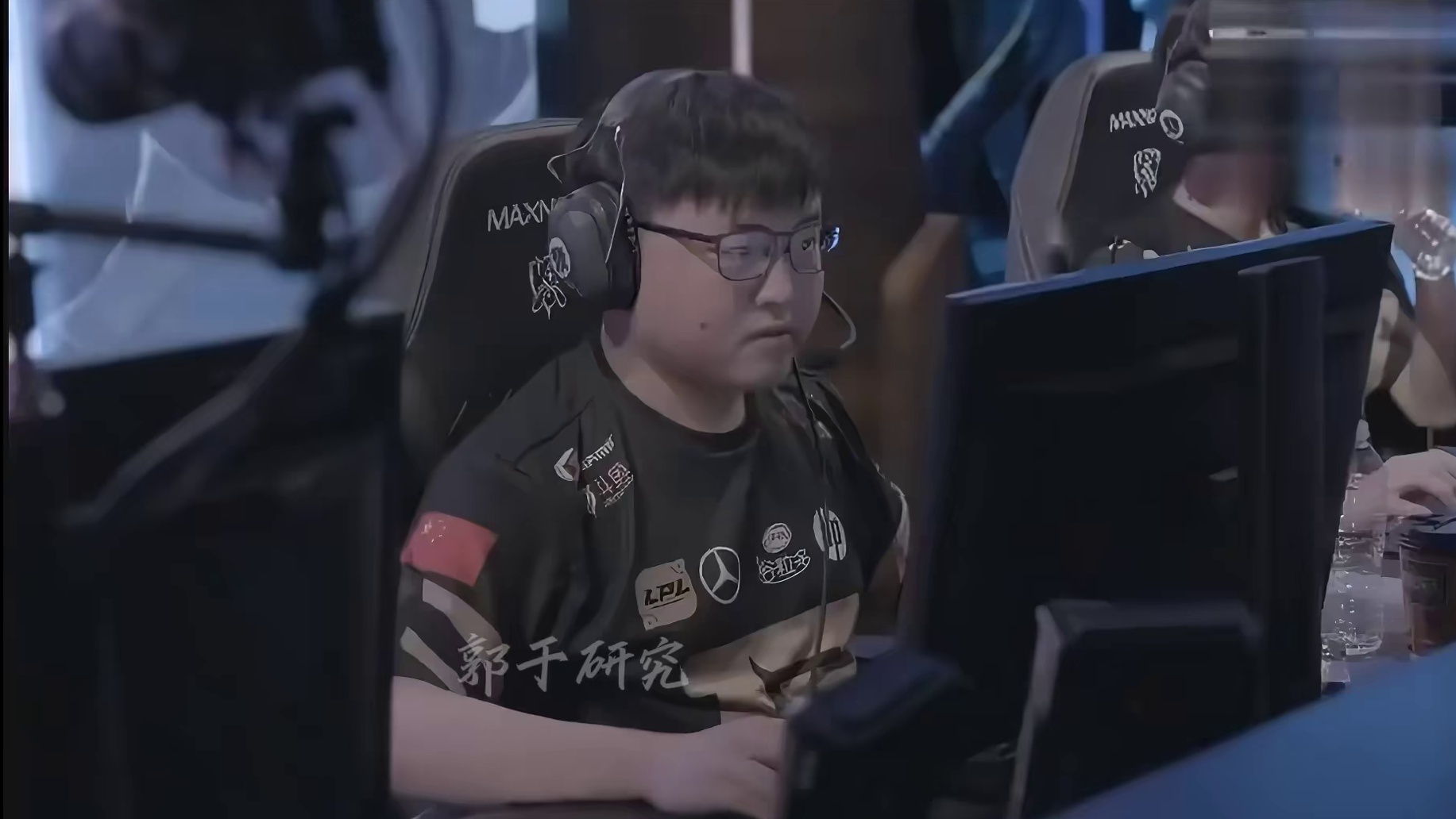 UZI：用十年热爱，定义ADC的极致传奇
