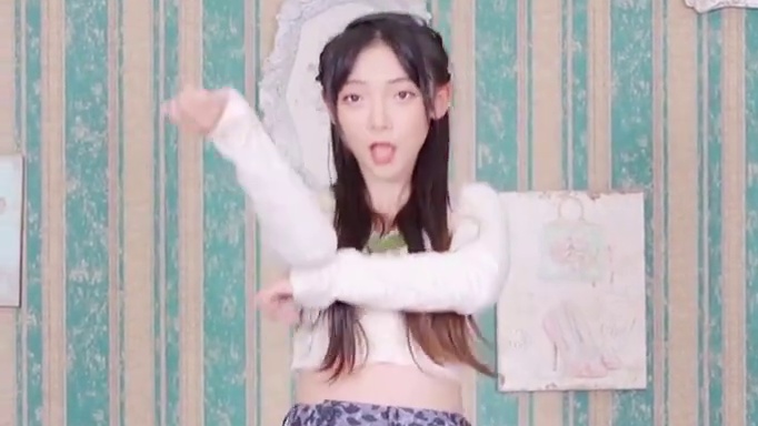 听说99％的人打“xtt”都是小甜甜 ，不信你试试 
 #次元星企划 #韩舞翻跳 #小姐姐