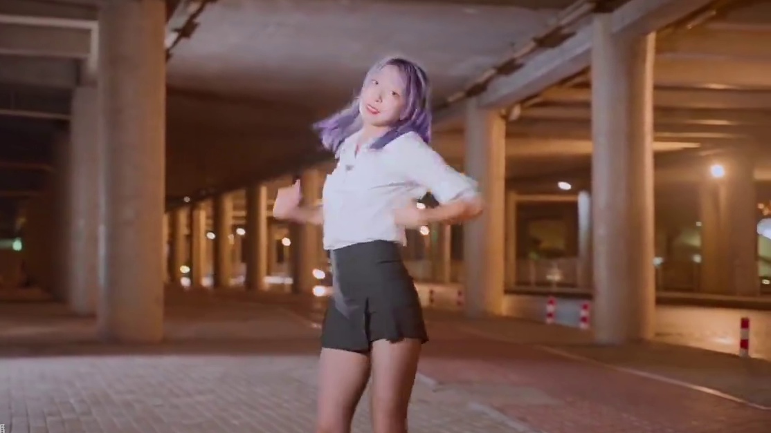 ex cuseme，打扰一下 你的秘书又出去蹦迪了
#韩国舞蹈  #美女舞蹈  #韩舞