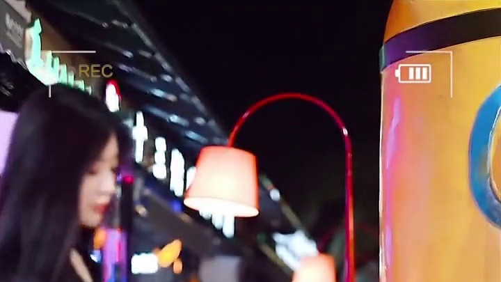 随机抓一个不点赞的人吃掉 #放大手势变装
