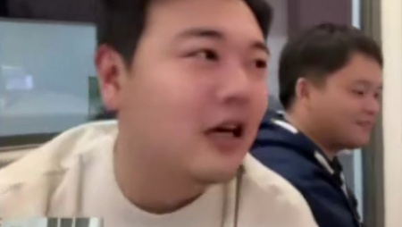小小酷模仿笙哥亲嘴名场面