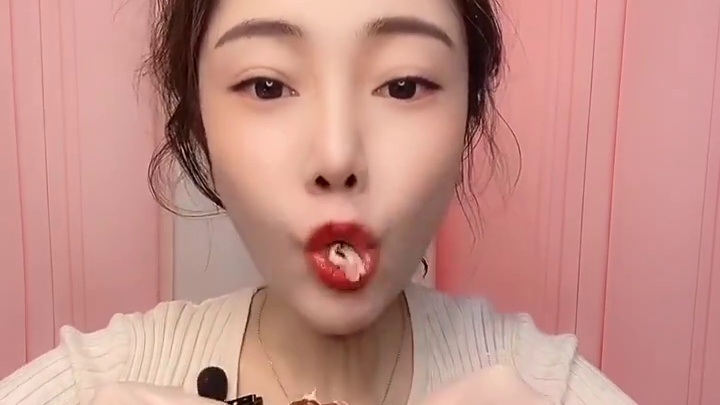 来啦家人们！网红香辣拉丝大肠头赏个小❤直播啦直播啦直播啦@一鑫爱美食(O3x9sp8zb2jzp2p