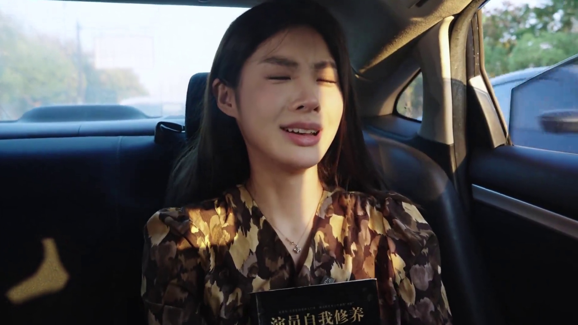 又是谁，让她哭的这么凄惨！