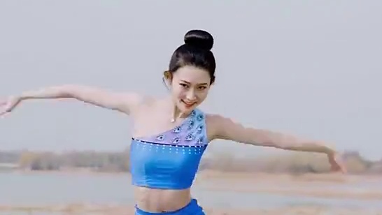 从#彩云之南 飘进你的心～#傣族舞