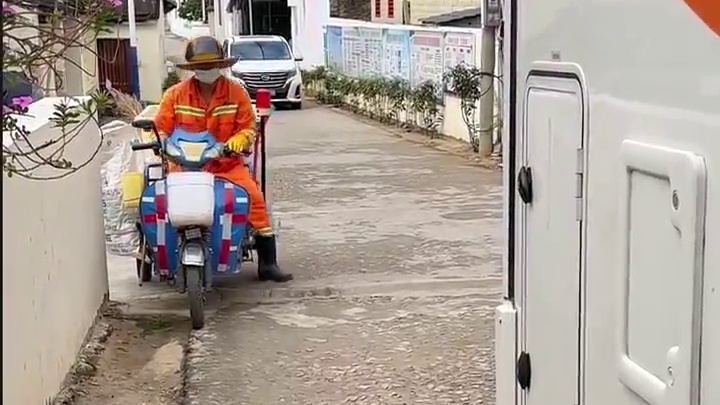 房车被困胡同进退两难，每次无助的时候都会遇到好心人！ 