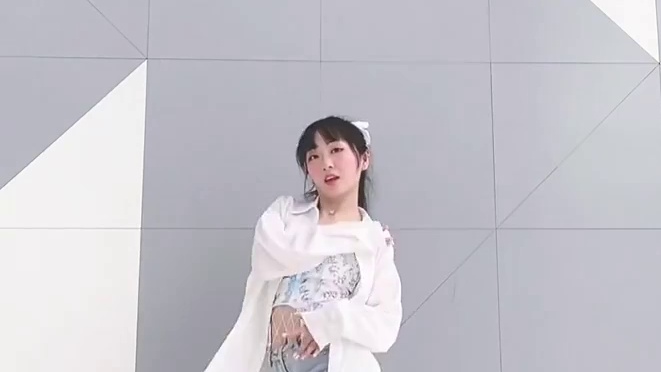 #次元星企划 #夏日rollin舞 #记录舞蹈生活 好久不见呀~今天又去录舞啦！期待完整版嘛？