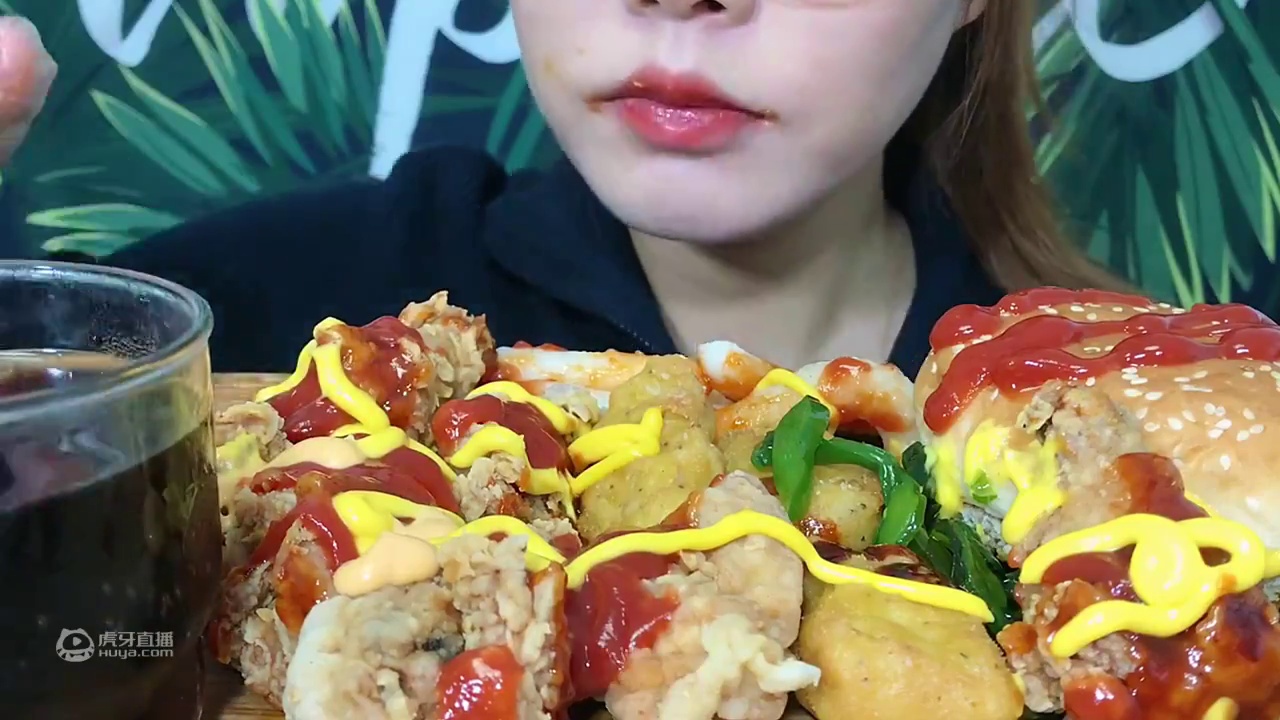 今日份快乐，大炸鸡，大汉堡！这一顿我太满足啦～ #炸鸡