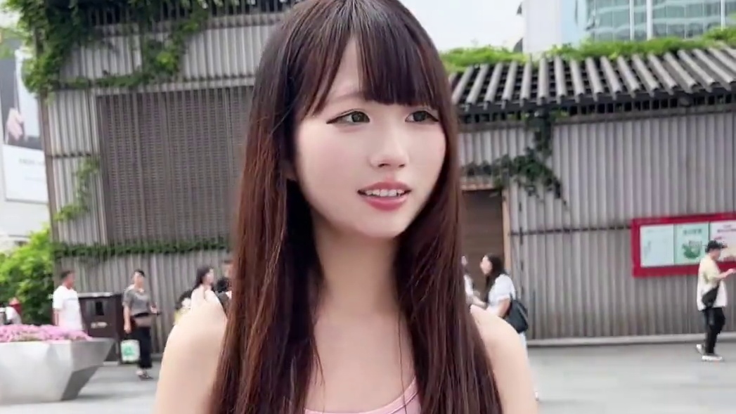 街头随机采访，这样的女孩你们会喜欢吗？