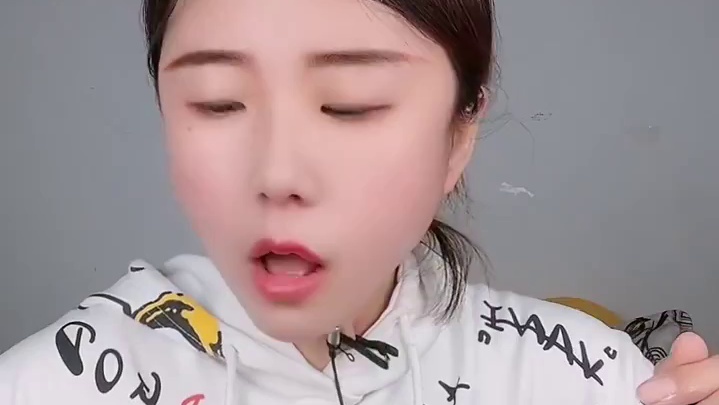 26键输入法打出“whkl”据说所有女生都是“我很快乐”不知道真的假的
（我很快乐） #大口嗦粉