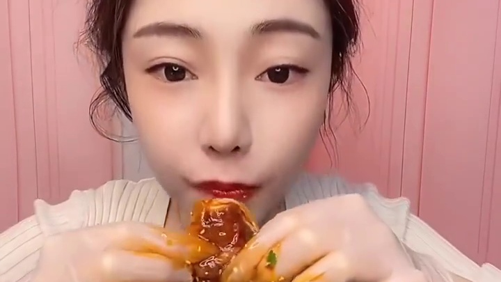 来啦，香辣拉丝大肠头又来啦以后请叫我“肠妹”直播啦直播啦直播啦 @沂蒙春姐(O3xfyb2jwppe