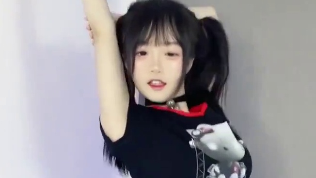 你会为了一块钱去扇你列表第二个人吗？#摇摆神曲 #春日暴击 #小芷儿