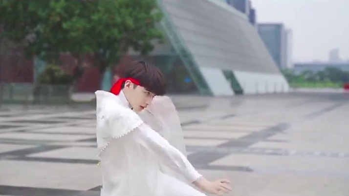 该叫我少年还是少爷呢？ #白衣少年