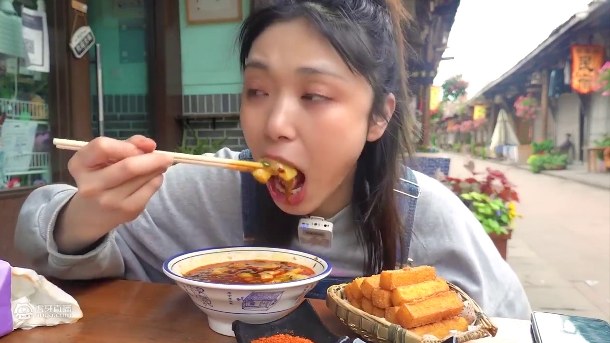 安仁古镇早餐攻略，狂吃碳水太罪恶，一咬咔嚓脆的油炸糍粑这谁顶得住... #美食探店  #我的探店日记
