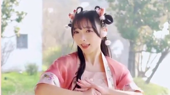 这样的妹妹，一拳会不会被打哭呢 #中国风汉元素 #冬日暴击 #热舞